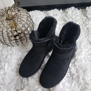New UGG Women’s Zariyah Water Repellent Ankle Bootie 